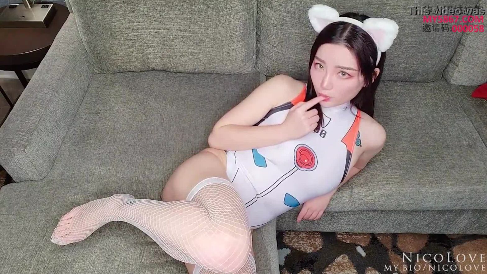 Cosplay Mèo Dâm Bị Xuất Đầy Mặt Mắt Mèo Ngơ Ngác