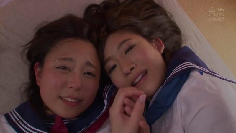 Nhà có hai búp bê ngoan