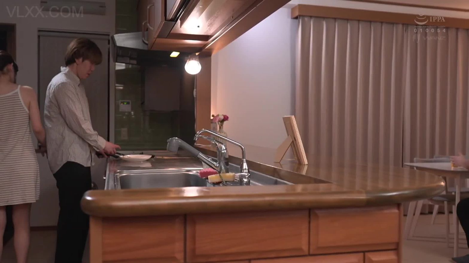 Trả bài người vợ dâm của anh trai