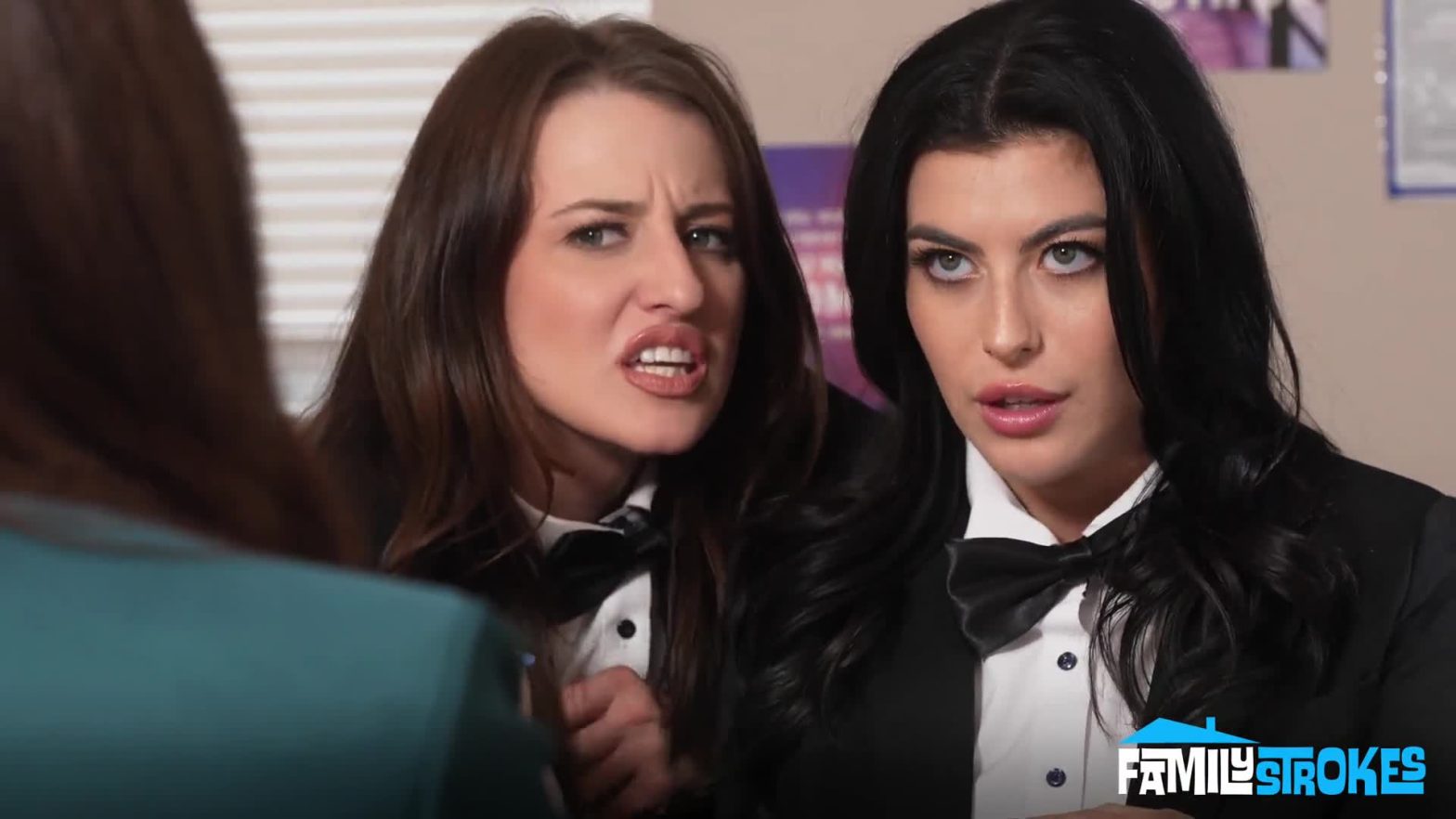 Gia Đình Tây Thác Loạn Hai Em Xinh Huấn Luyện Nghiện Sex Nện Liên Tục Phê