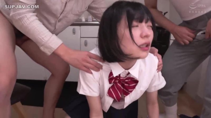 âm đạo lận đận bị bố và anh trai đè ra hấp diêm không thương tiếc