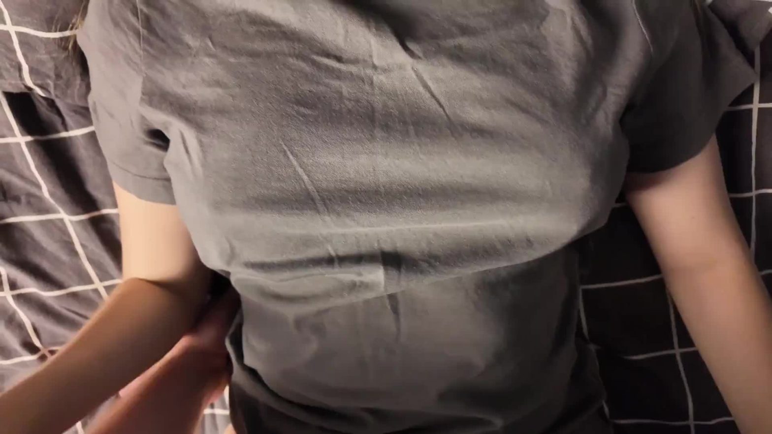 Hàng Xóm Tây Mông To Bị Đụ Xuất Tinh Đầy Lồn Khi Bố Má Vắng Nhà