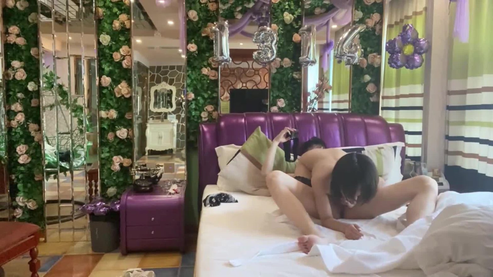 Vợ Dâm Mút Cặc Ngấu Nghiến Rồi Phang Điên Loạn 69-Doggy-Cưỡi Ngựa