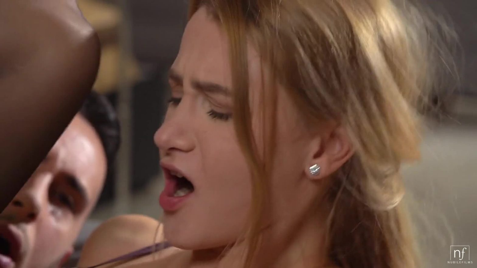 Doggy em Tây vú ngon bên lò sưởi